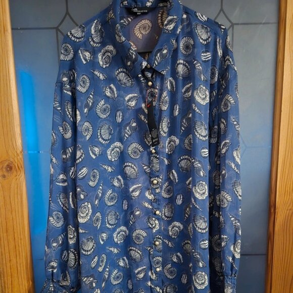 LOVE MARK HEYES Tops - Love Mark heyes shell pattern shirt bnwt size 18